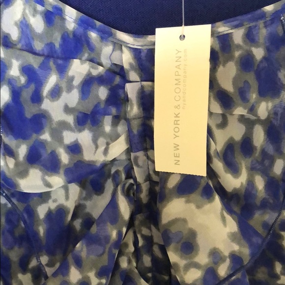 New York & Company Tops - New York and Co. women’s shirt/ sweater!